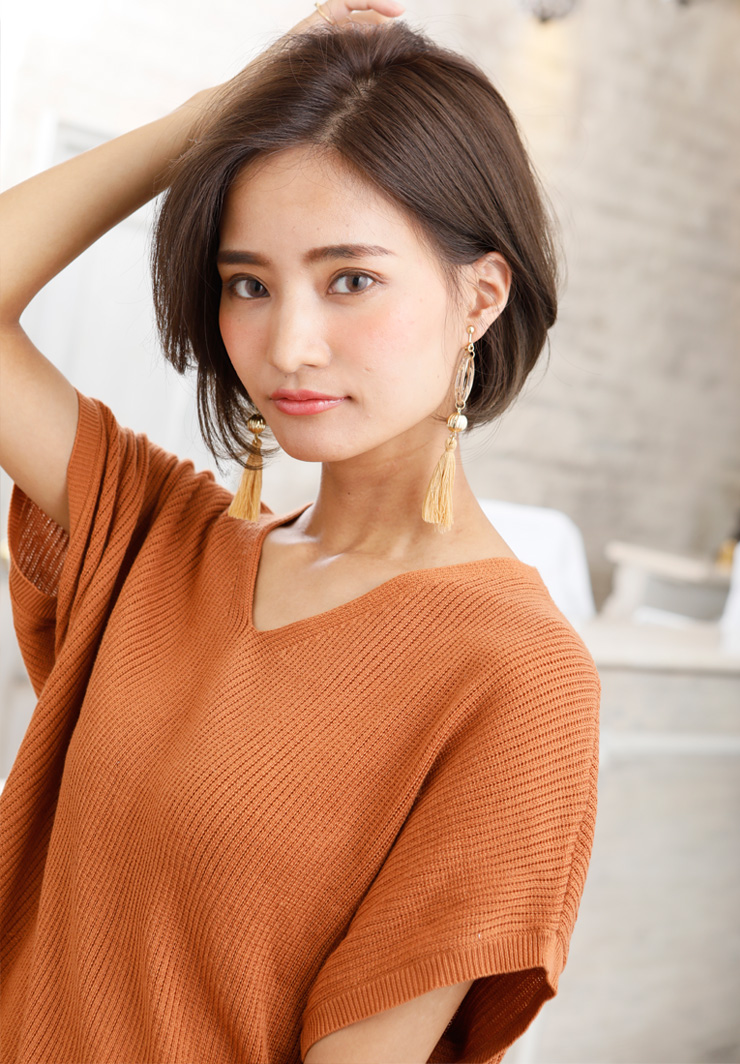 トップとサイドにボリュームを出したショートレイヤーボブ 小林 篤史 Minx 18秋冬ヘアカタログ Style 07