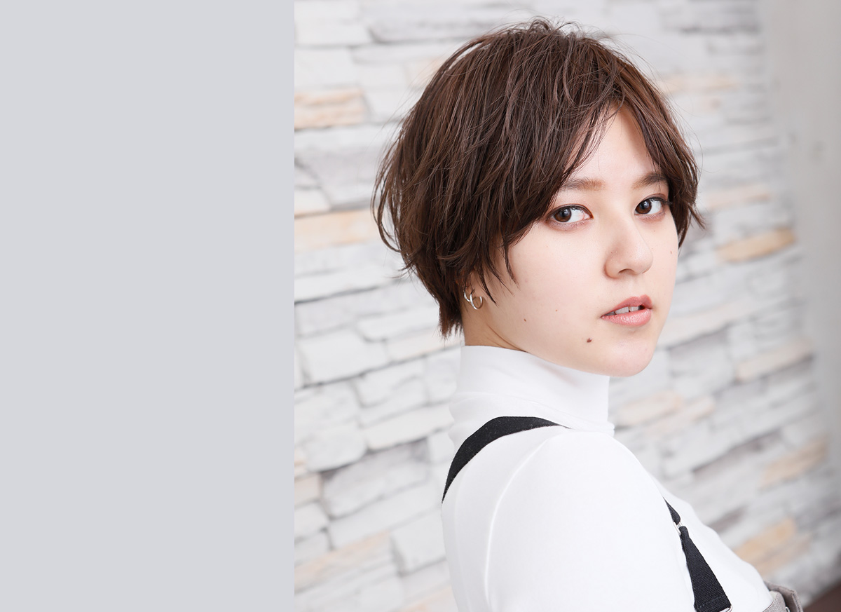 前髪を長めにして女性らしく耳のチラ見せでピュア&ヘルシーに
