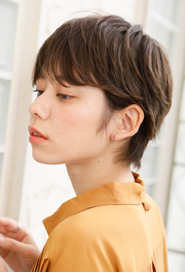 Point.2 タイトに収めたえり足