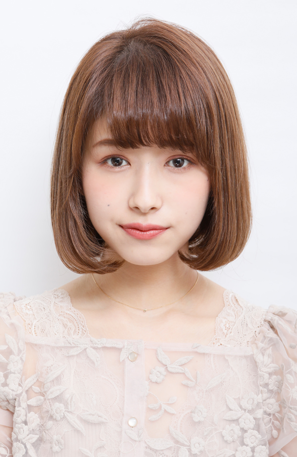 中間から巻いてナチュラルな毛先を作る