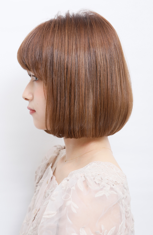 中間から巻いてナチュラルな毛先を作る