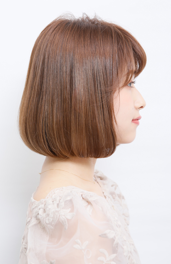 中間から巻いてナチュラルな毛先を作る