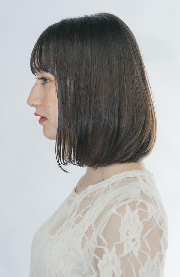 ヘアオイルでツヤとほどよいウエット感を出して