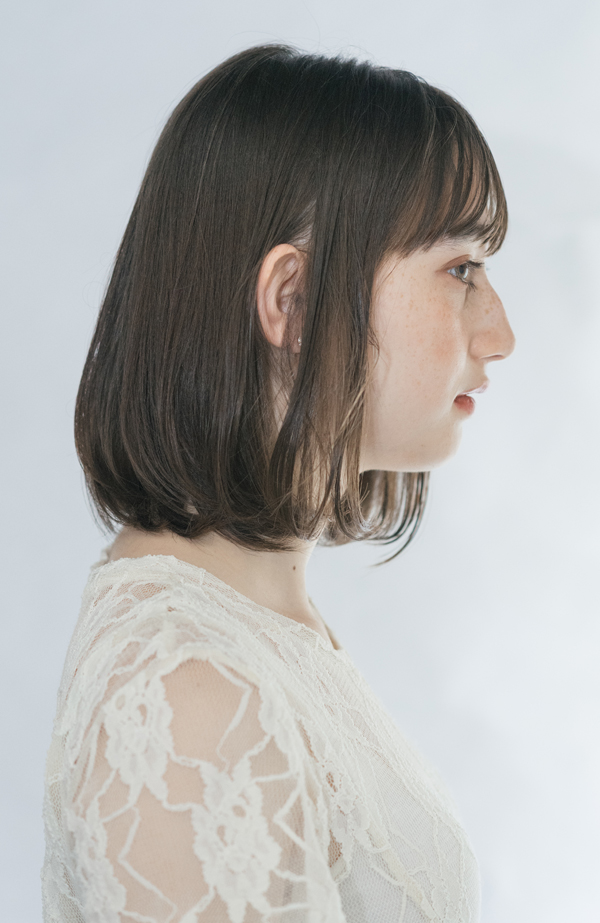 ヘアオイルでツヤとほどよいウエット感を出して