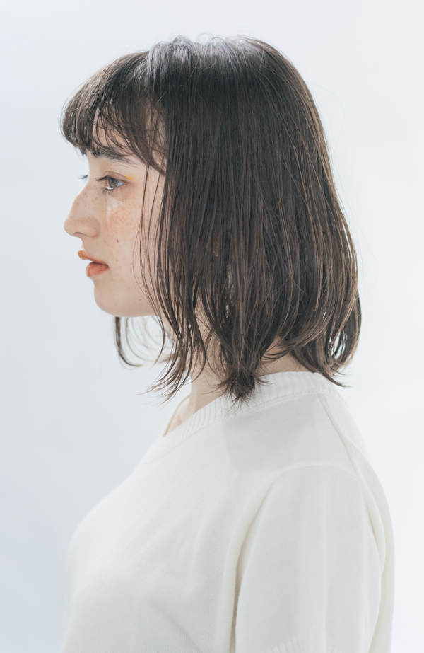 丸みのフォルムと毛先の動きでスタイリッシュに