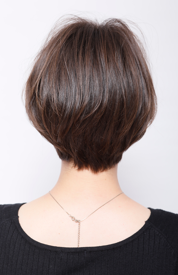分け目をラフにして顔周りは立ち上げるのがコツ