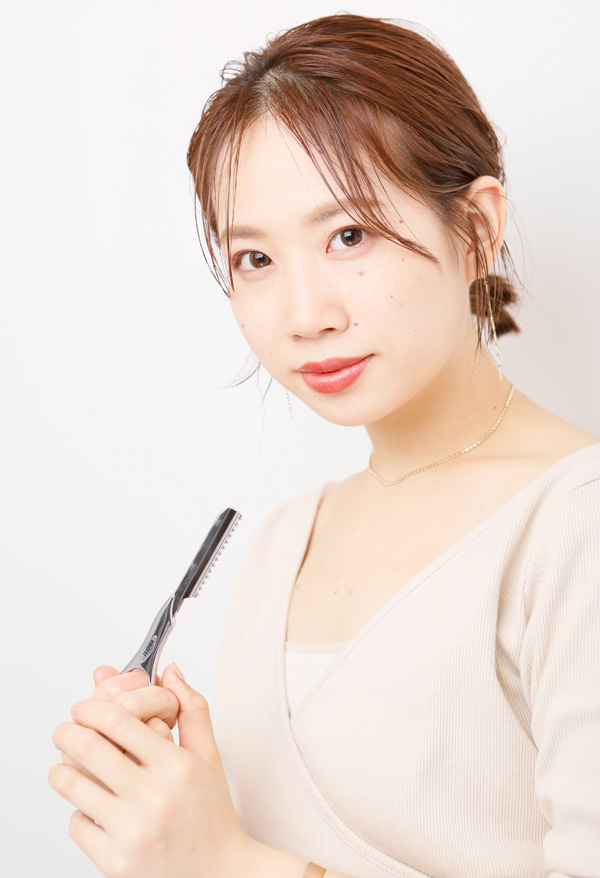顔周りをレザーで作って軽やかに