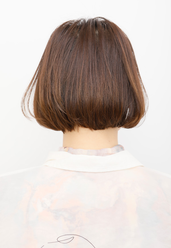 アイロンとヘアオイルでツヤやかな質感に