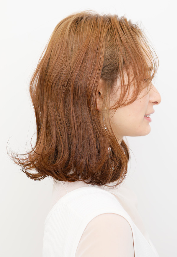 ヘアクリームでカールをキープしながらツヤ感を