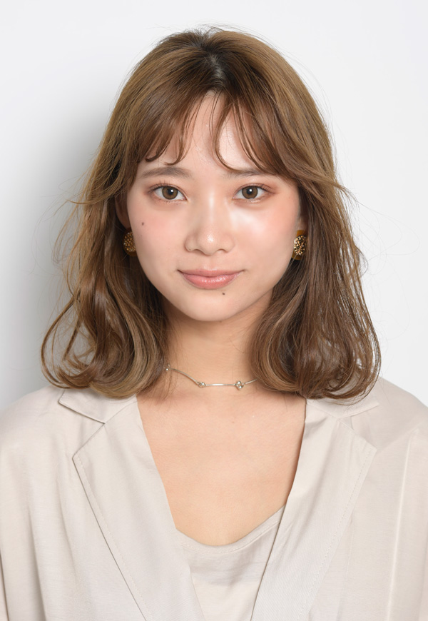 外ハネ+波巻きで束感とリッジ感を出します