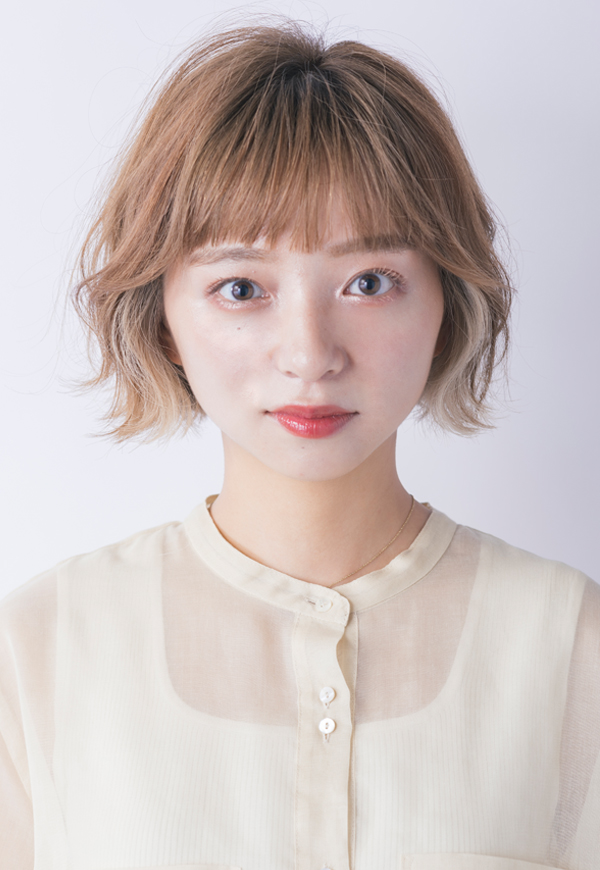 毛先は外ハネにしてバームで束感を出します