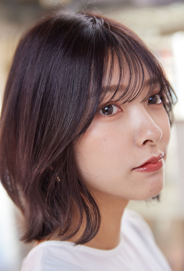 Point.1 /やや後ろに流した顔まわり