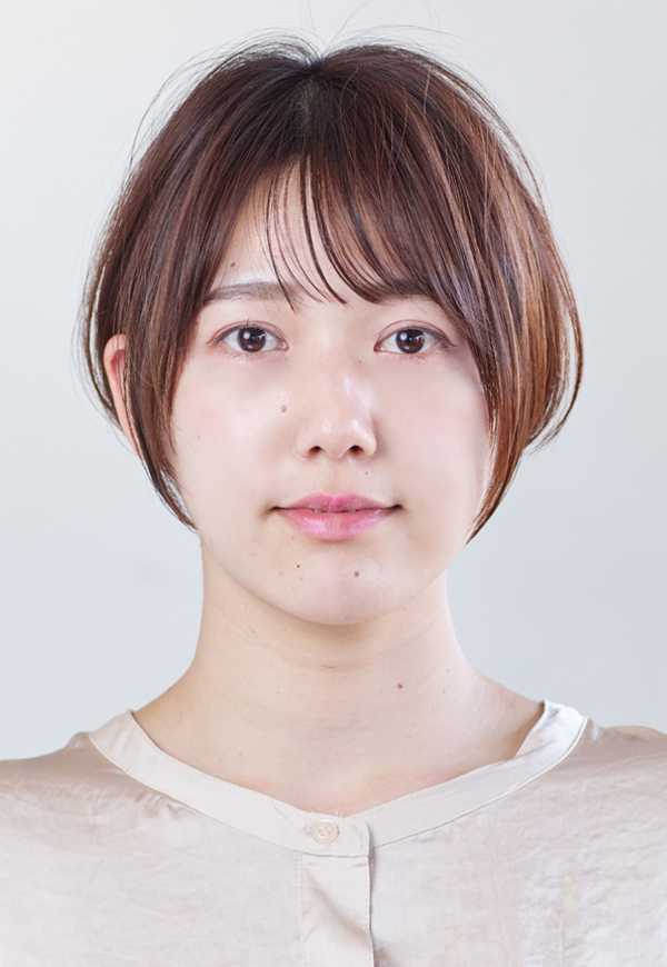 自然な丸みが出るように仕上げて耳にかけます